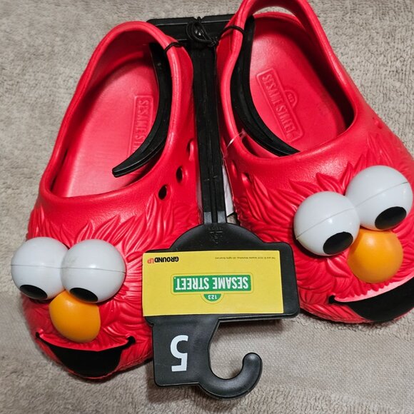 Ground up Other - Size 5 elmo clogs